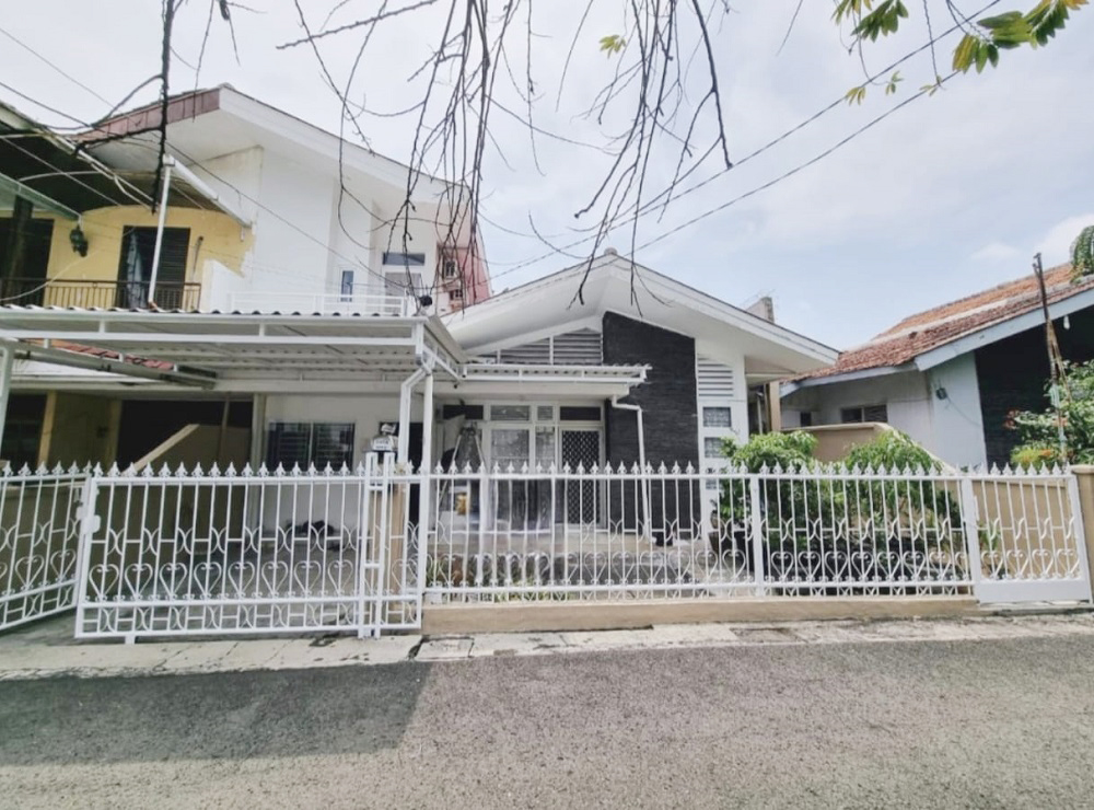 Rumah Dijual di Tomang Jakarta Barat Dekat Universitas Trisakti, Mall Taman Anggrek, Mall Central Park, NEO SOHO Mall, RS Sumber Waras, RS Royal Taruma